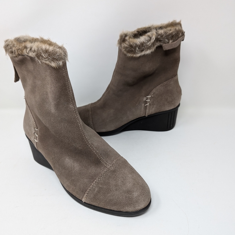 Women's suede Aeropostale boots, size 9. Tan. Two inch wedge heel.